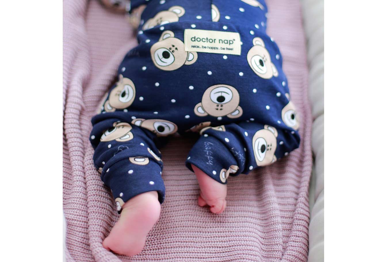 Detské nohavice pre bábätko organická bavlna Doctor Nap Bear SPO.4285 tmavomodré