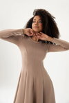 Dámske elegantné šaty Mosquito Grace Latte béžové detail