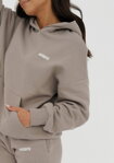 Dámska tepláková mikina s kapucňou Mosquito Pure Simply Taupe mocca detail spredu