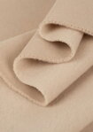 Detail materiálu teplákovej mikiny Mosquito Venice Sand Beige béžová: vysokokvalitná, prémiová teplákovina. Celoročný bavlnený úplet s jemnou prímesou polyesteru. Jemný, mäkký fleece na vnútornej strane.