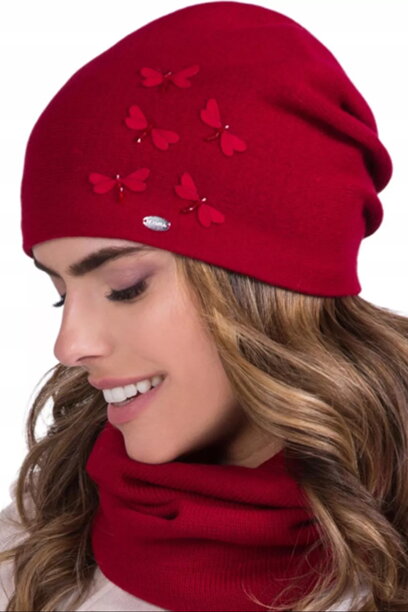 Červená elegantná dámska čiapka s motýlikmi Kamea Zira