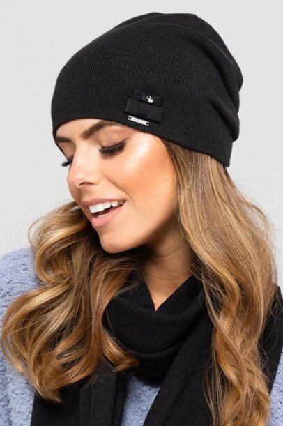 Čierna elegantná čiapka na jeseň a zimu Kamea Indiana