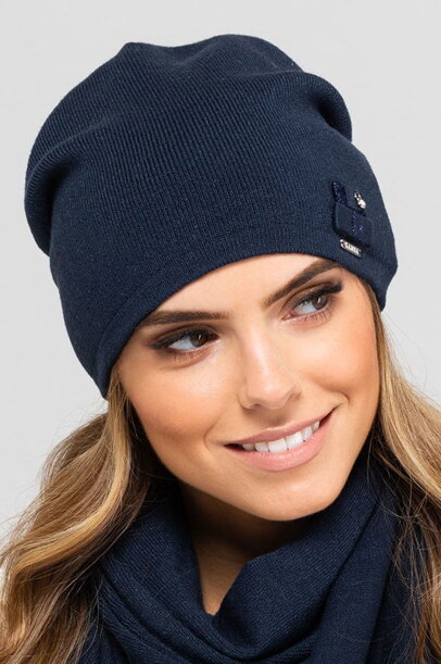 Tmavomodrá elegantná čiapka na jeseň a zimu Kamea Indiana