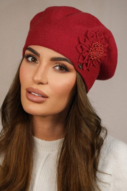 Červená dámska elegantná baretka s kvetom Kamea Peonia