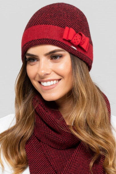 Červená elegantná zimná dámska čiapka Kamea Katalonia