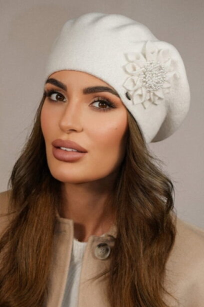 Smotanová dámska elegantná baretka s kvetom Kamea Peonia