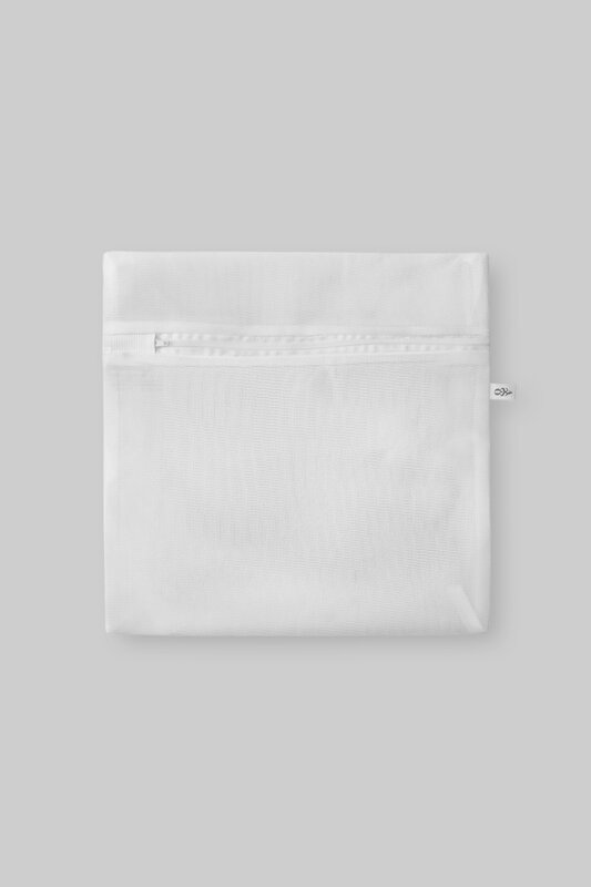 Vrecko na pranie bielizne Obsessive biele 25 × 25 cm
