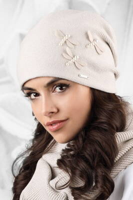Béžová elegantná dámska čiapka na jeseň s motýlikmi Kamea Vasto