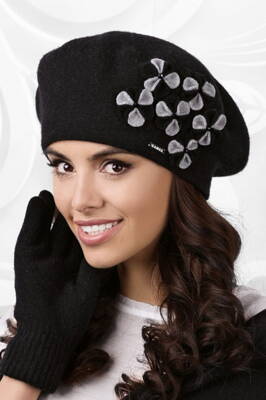 Čierna luxusná elegantná dámska zimná baretka s kvietkami Kamea Gorycja