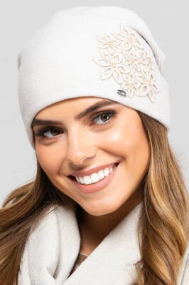 Béžová elegantná dámska čiapka s kvetinkami Kamea Malaga