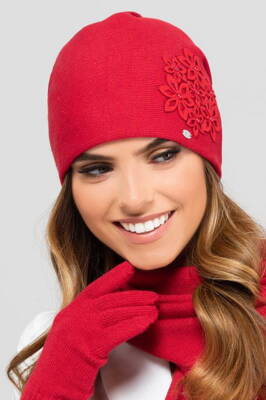 Červená elegantná dámska čiapka s kvetinkami Kamea Malaga