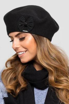 Čierna dámska elegantná baretka na zimu Kamea Salamanka