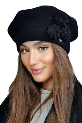 Čierna luxusná elegantná dámska baretka na zimu s kvetmi Kamea Salima