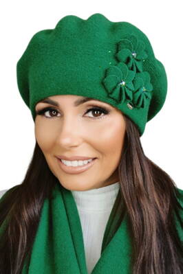 Zelená luxusná elegantná dámska baretka na zimu s kvetmi Kamea Salima