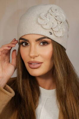 Béžová luxusná elegantná dámska čiapka na zimu s kvietkami Kamea Ambrozia