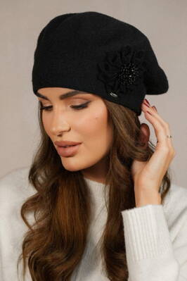 Čierna dámska elegantná baretka s kvetom Kamea Peonia