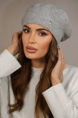 Šedá elegantná dámska baretka na zimu Kamea Kiang