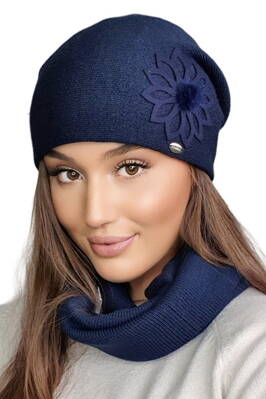 Tmavomodrá dámska čiapka s kvetom Kamea Apatyt