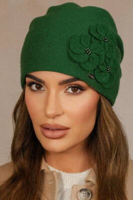 Zelená luxusná elegantná dámska čiapka na zimu s kvietkami Kamea Ambrozia
