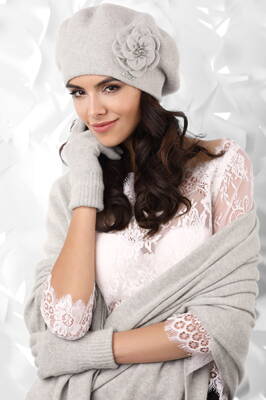 Svetlošedý dámsky set baretka + šál Kamea Vicenza