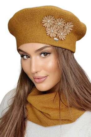 Horčicová luxusná elegantná dámska zimná baretka s kvietkami Kamea Tala