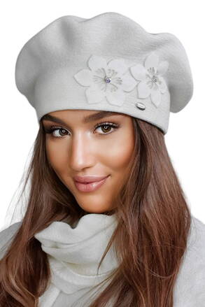 Smotanová elegantná dámska zimná baretka s kvetmi Kamea Kora