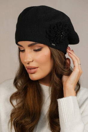 Čierna dámska elegantná baretka s kvetom Kamea Peonia