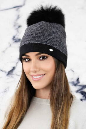 Čierna dámska zimná čiapka s kožušinovým brmbolcom Kamea Aloes