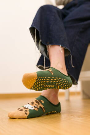 Dámske členkové ponožky protišmykové Steven 132-043 zelené