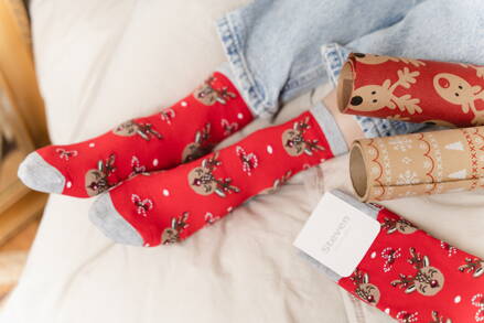 Vianočné dámske ponožky so sobmi Steven 136-056 červené